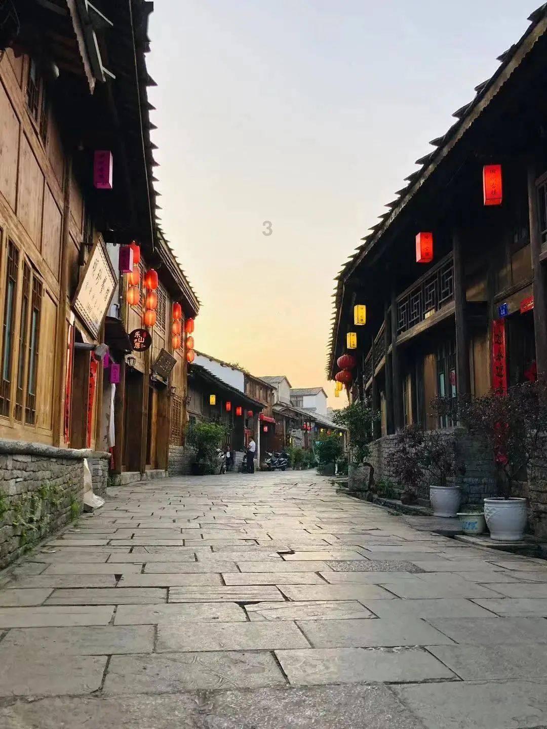 你觉得是上班更苦还是上学更苦?论坛 - 分享你的想法和经验