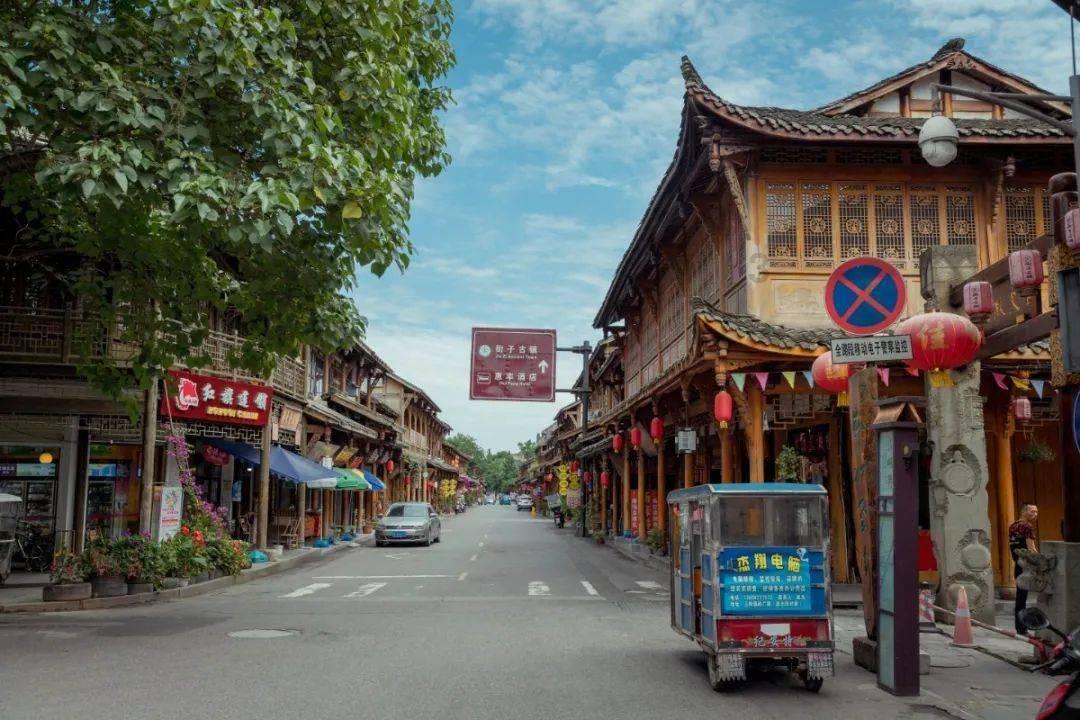 李定国后人降清后成为旗人，1912年恢复汉人身份，50年又改回满族
